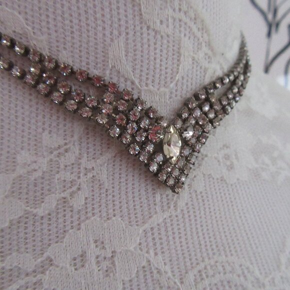 Vintage clear rhinestone chevron V necklace choker - super sparkling!! - Picture 1 of 7